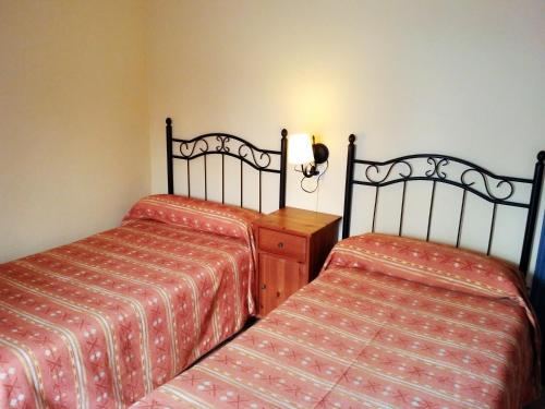 Habitación Doble con baño compartido - 2 camas del hotel La Montorena