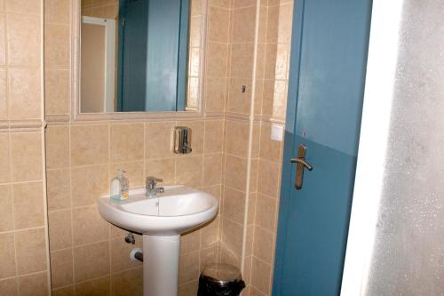 Habitación Doble con baño compartido del hotel La Montorena. Foto 1