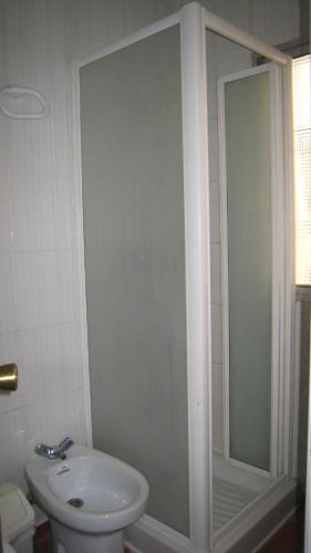 Habitación Doble con baño compartido del hotel La Montorena. Foto 2