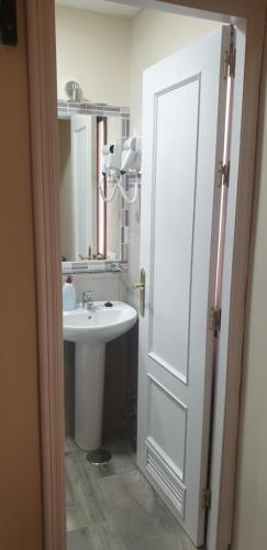 Habitación Individual con baño privado del hotel La Montorena. Foto 3