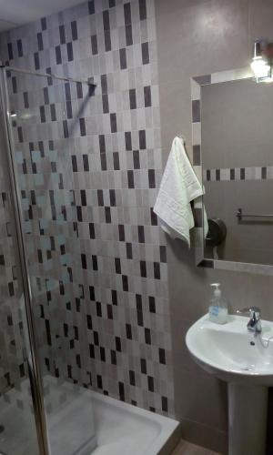 Habitación Triple con baño compartido del hotel La Montorena