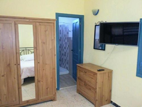 Habitación Familiar con baño privado del hotel La Montorena. Foto 2