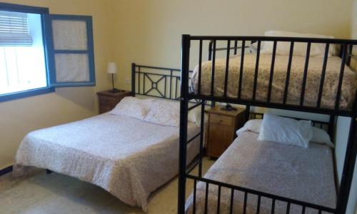 Habitación Familiar con baño privado del hotel La Montorena. Foto 6