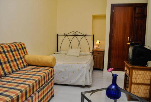 Habitación familiar Superior Con Cocina del hotel La Montorena. Foto 6