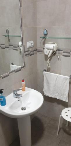 Habitación Doble con baño compartido del hotel Catedral. Foto 6