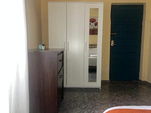 Habitación Doble con baño compartido del hotel Catedral. Foto 8