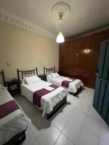 Habitación Triple con baño compartido del hotel Catedral. Foto 4