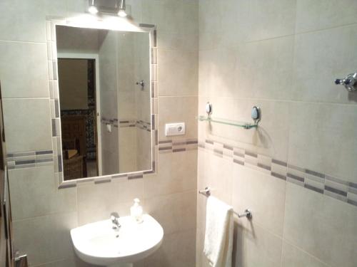 Habitación Doble con litera y baño compartido del hotel Catedral. Foto 6