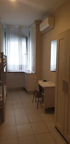 Habitación Doble con litera y baño compartido del hotel Catedral. Foto 3