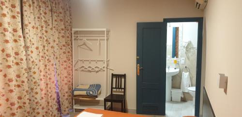 Habitación Doble con baño privado - 2 camas del hotel Catedral. Foto 9