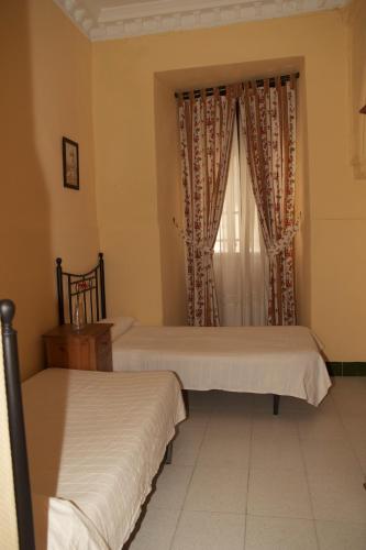 Habitación Doble con baño compartido - 2 camas del hotel Catedral. Foto 10