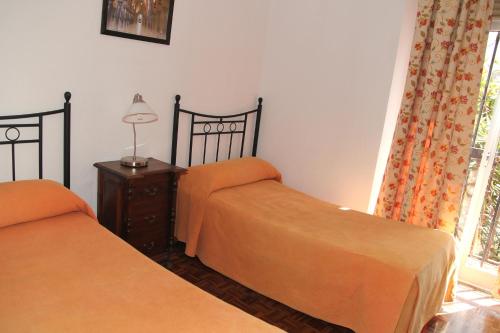 Habitación Familiar con baño compartido del hotel Catedral. Foto 10