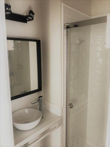 Habitación Doble - 1 o 2 camas del hotel Hom Museo. Foto 13