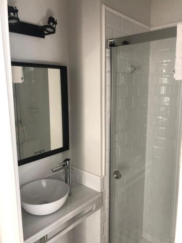 Habitación Doble Económica del hotel Hom Museo. Foto 3