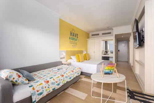 Habitación doble familiar del hotel Abora Continental By Lopesan Hotels. Foto 1