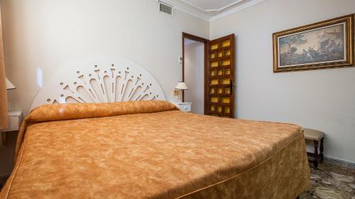 Habitación Triple Estándar del hotel Rey Carlos