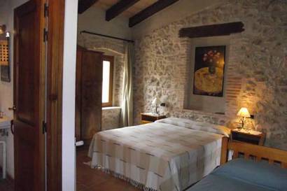 Habitación triple del hotel Turisme Rural Mas Ramades