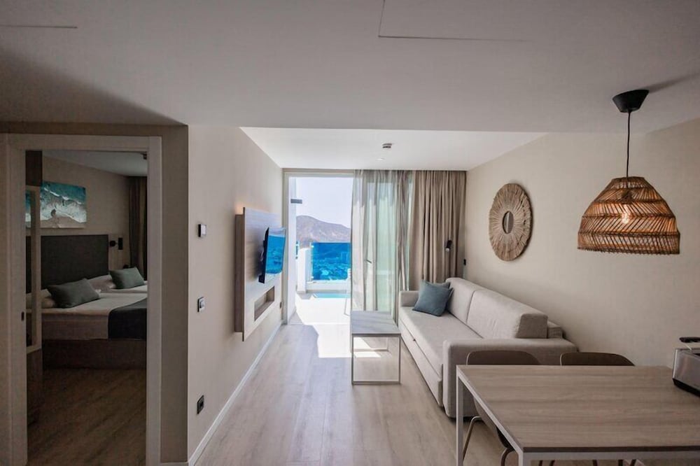 Suite junior, vistas al mar del hotel Servatur Puerto Azul. Foto 4