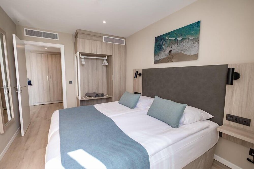 Junior suite Vista Mar Lujo Balcón o Terraza Sofá Cama incluido 2 Camas individuales Agradable del hotel Servatur Puerto Azul