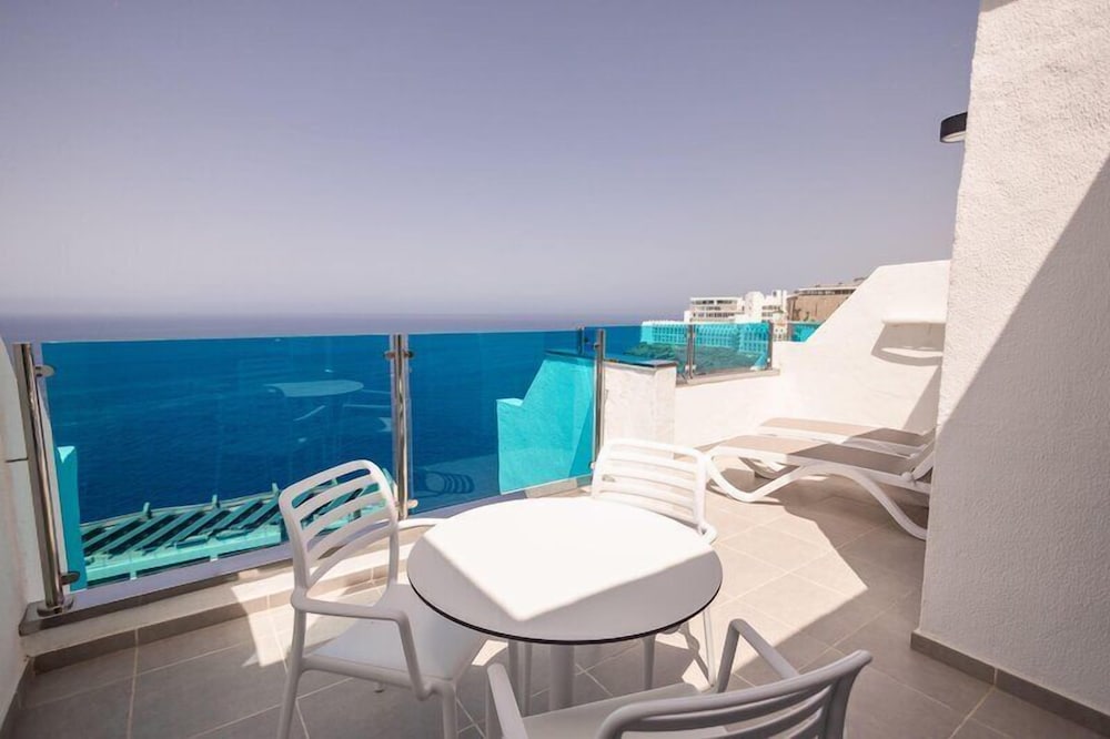 Suite familiar, vistas al mar del hotel Servatur Puerto Azul. Foto 5