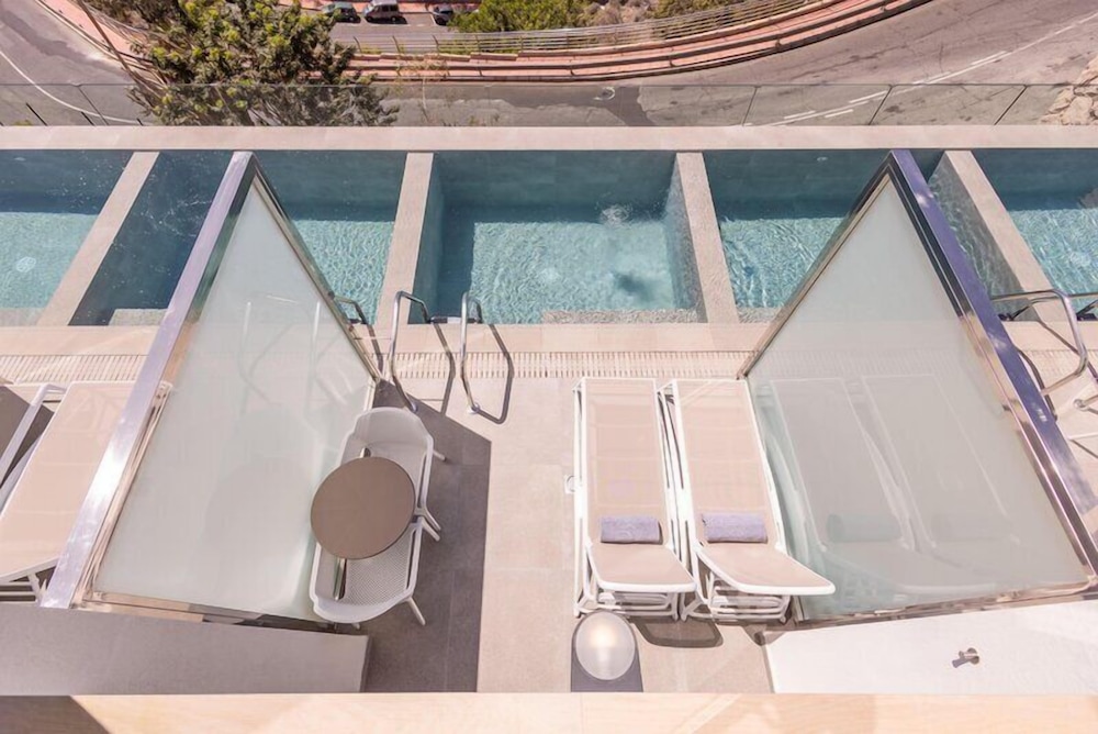 Dúplex superior, piscina privada (2 Adults +18) del hotel Servatur Puerto Azul. Foto 12