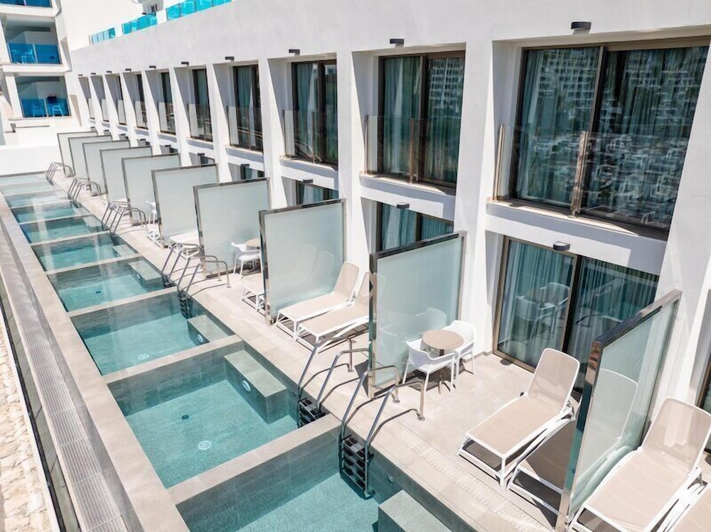 Dúplex superior, piscina privada (2 Adults +18) del hotel Servatur Puerto Azul. Foto 14