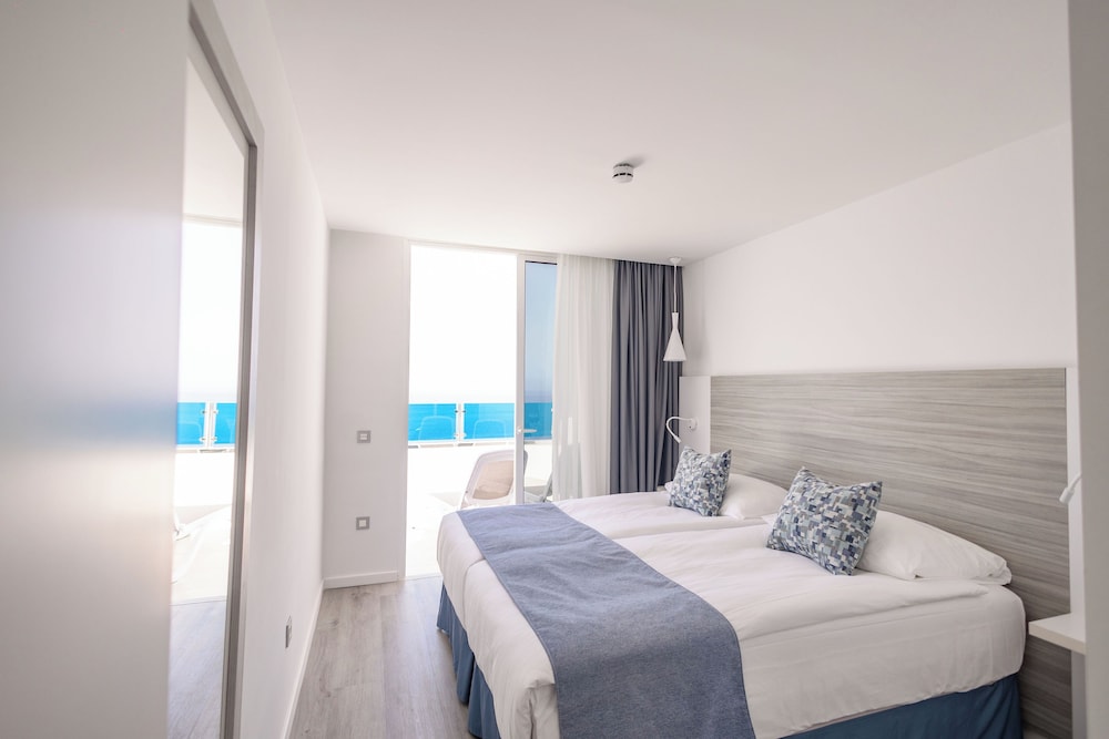 Suite estudio familiar, vistas al mar del hotel Servatur Puerto Azul