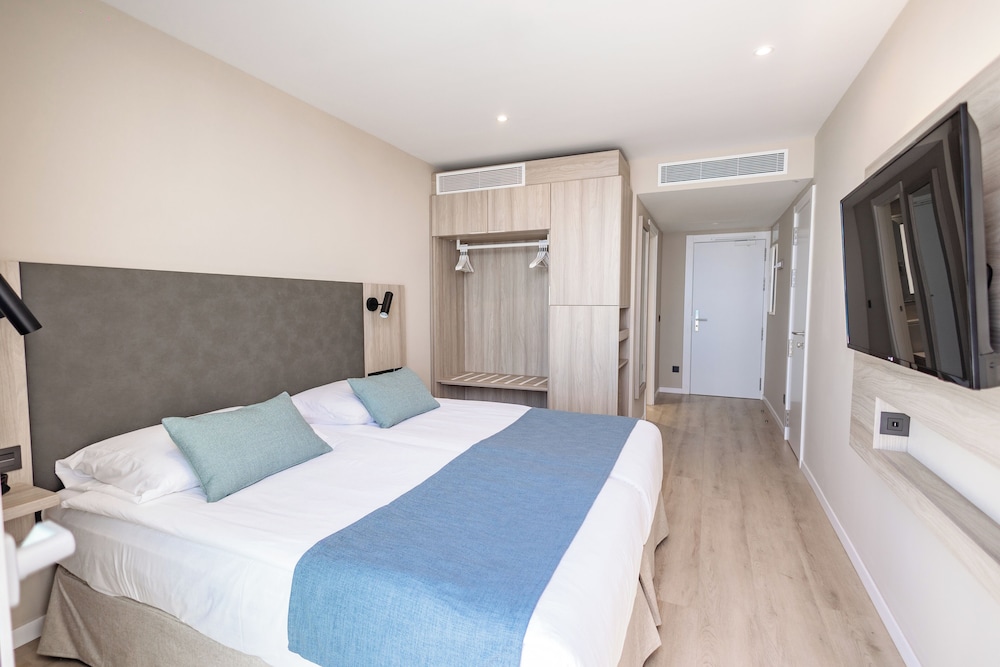 Habitación clásica doble de uso individual del hotel Servatur Puerto Azul