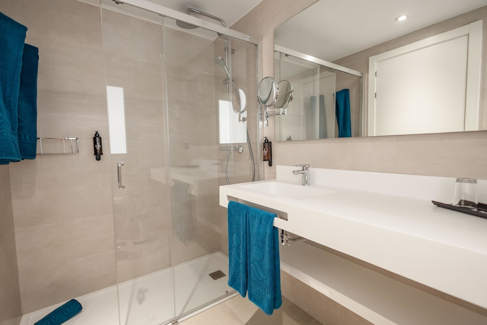 Habitación clásica doble de uso individual del hotel Servatur Puerto Azul. Foto 3