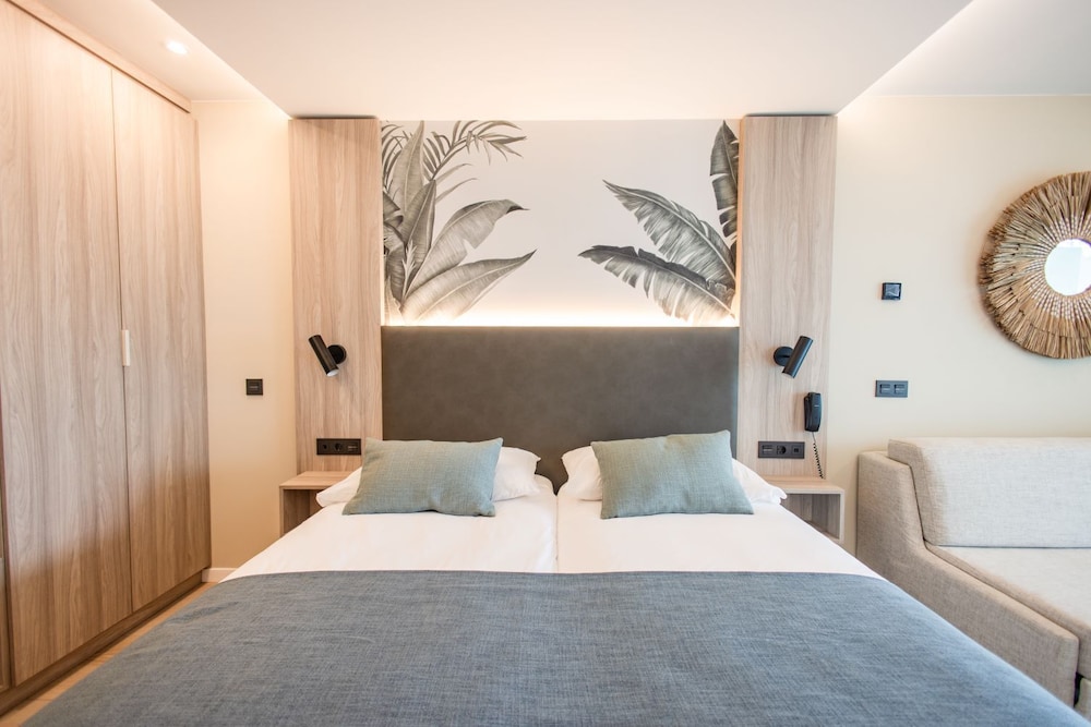 Habitación doble superior de uso individual del hotel Servatur Puerto Azul