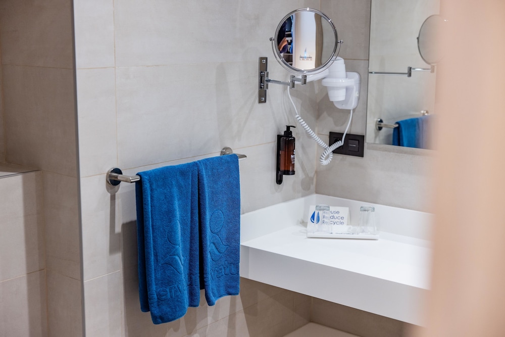 Habitación doble superior de uso individual del hotel Servatur Puerto Azul. Foto 4