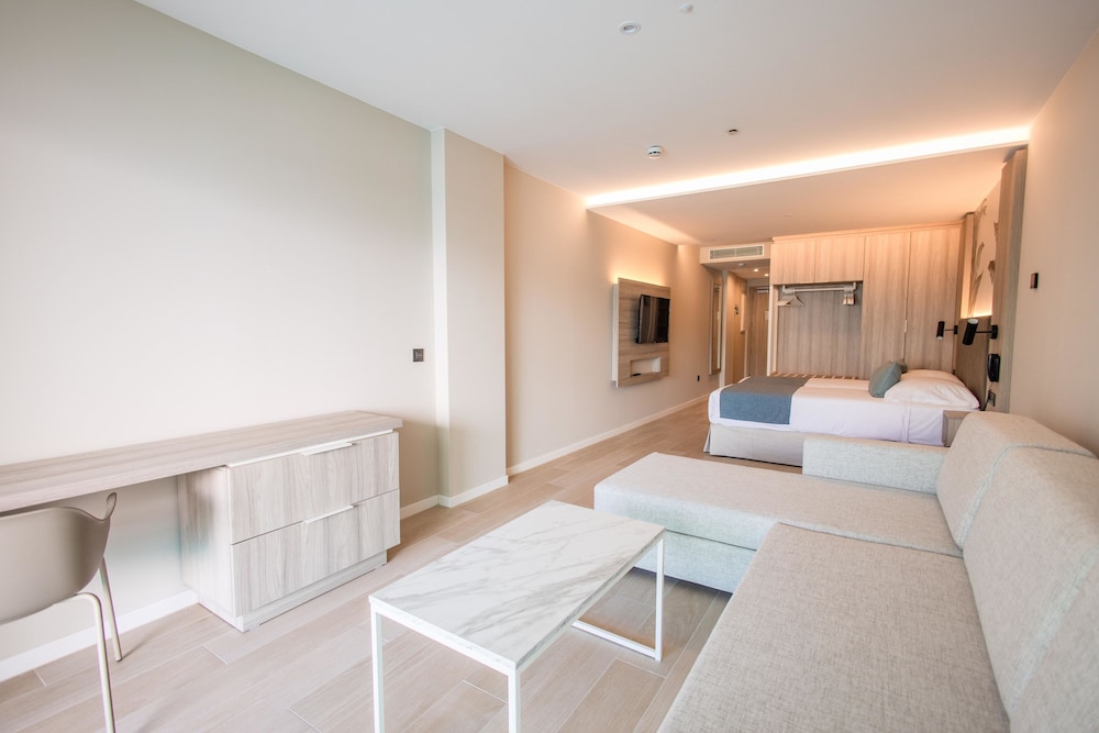 Habitación Grand del hotel Servatur Puerto Azul. Foto 1