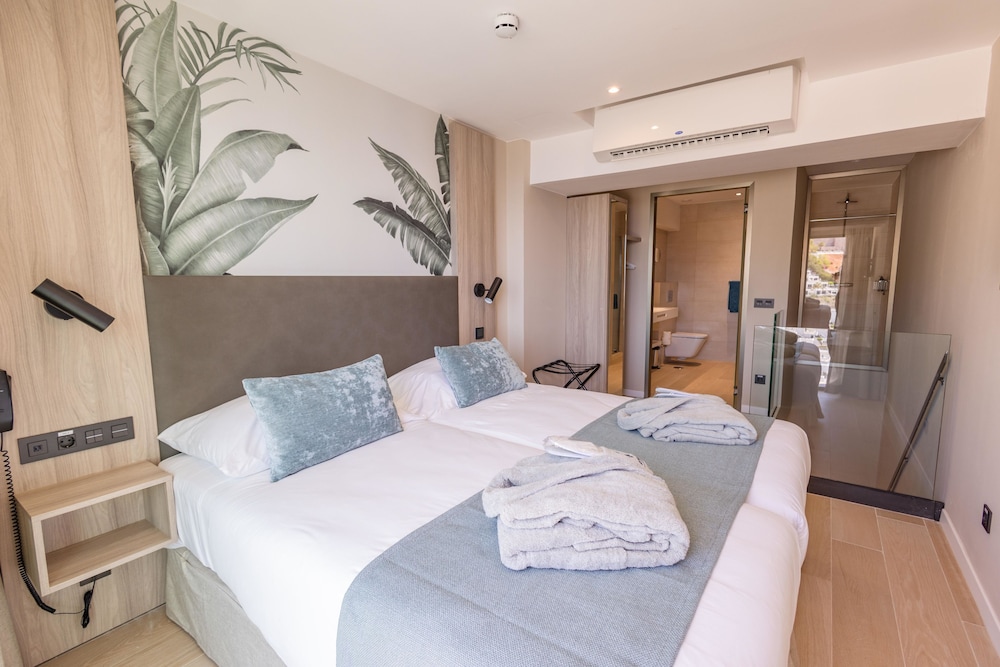 Dúplex superior, piscina privada del hotel Servatur Puerto Azul. Foto 1