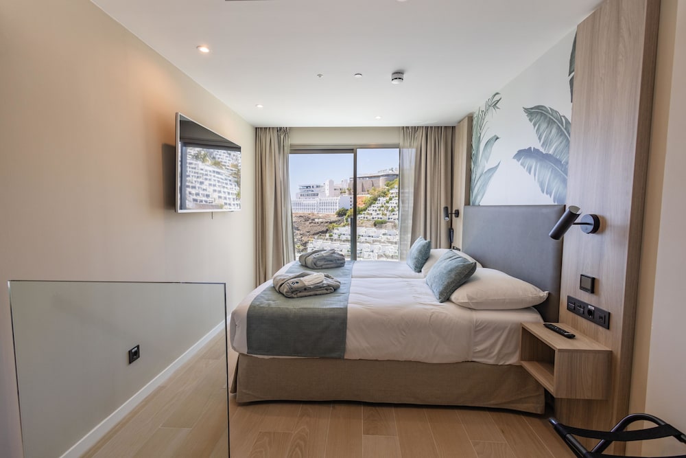 Dúplex superior, piscina privada del hotel Servatur Puerto Azul. Foto 2