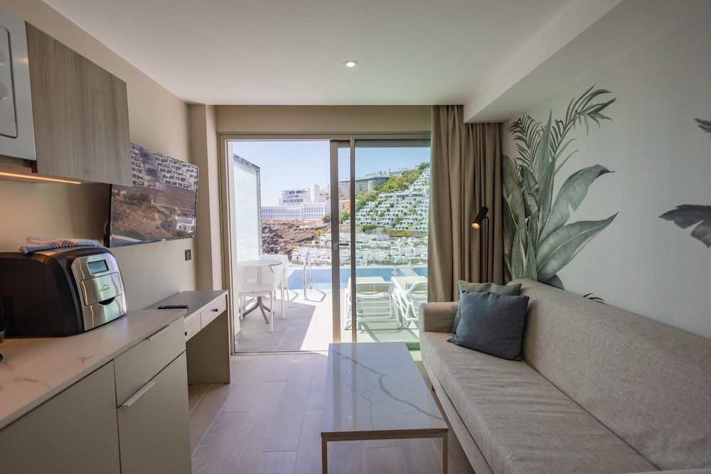 Dúplex superior, piscina privada del hotel Servatur Puerto Azul. Foto 4