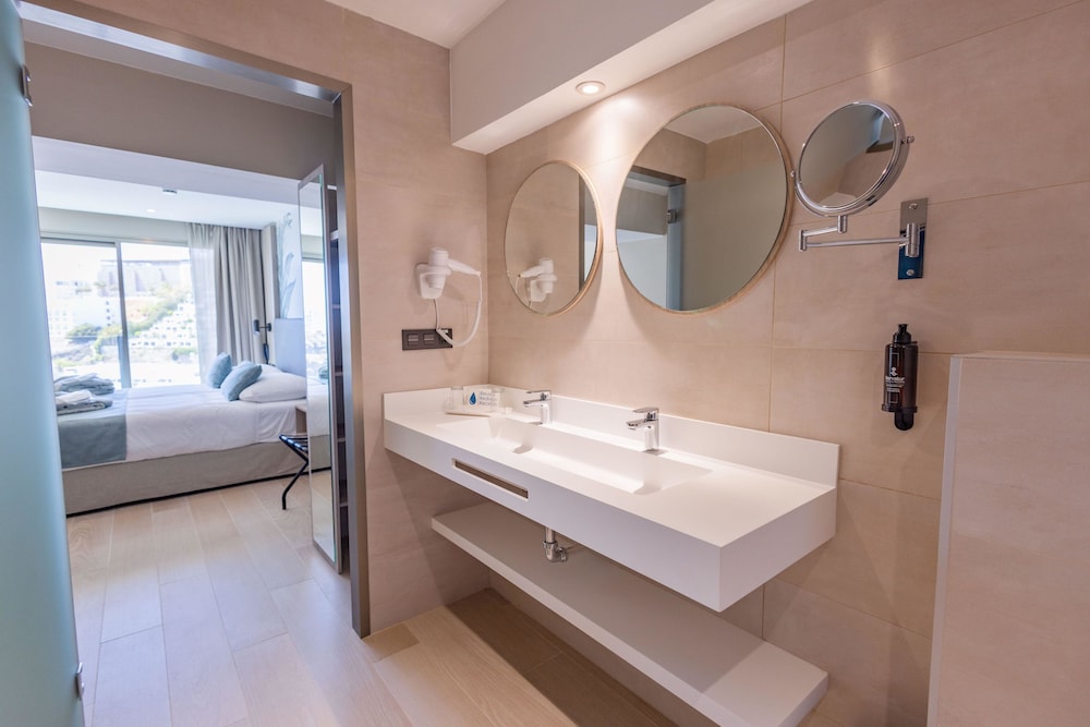 Dúplex superior, piscina privada del hotel Servatur Puerto Azul. Foto 8