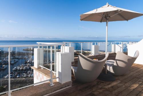 Villa con bañera de hidromasaje del hotel Marina Bayview - Adults Only. Foto 4