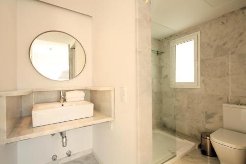 Apartamento con vistas al mar y balcón del hotel Marina Bayview - Adults Only. Foto 3