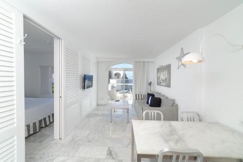 Apartamento con vistas al mar y balcón del hotel Marina Bayview - Adults Only. Foto 5