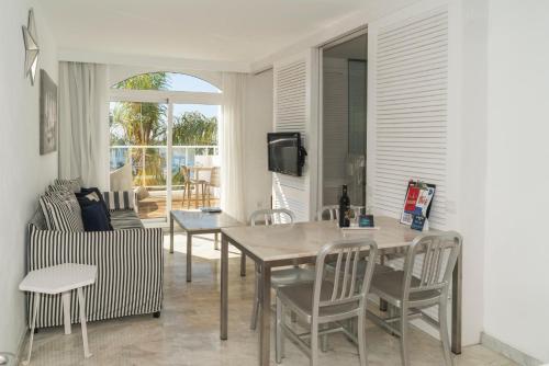 Apartamento con vistas al mar y balcón del hotel Marina Bayview - Adults Only. Foto 6