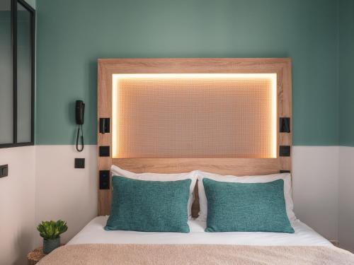 Habitación Doble Estándar con sofá cama del hotel Ibis Styles Montmartre Nord. Foto 2
