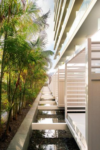 Suite con terraza del hotel Marina Suites. Foto 3