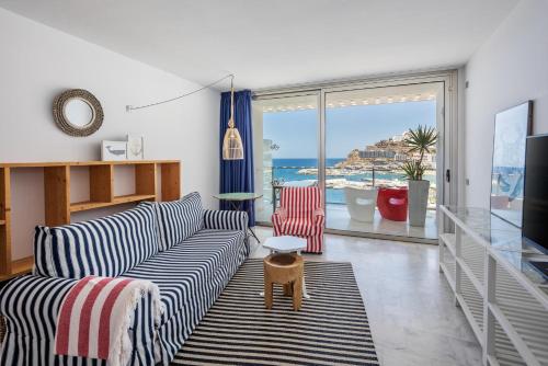 Suite Estándar con vistas parciales al mar del hotel Marina Suites. Foto 2