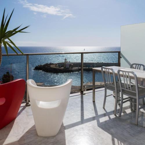 Suite Selecta con vistas al mar del hotel Marina Suites. Foto 8
