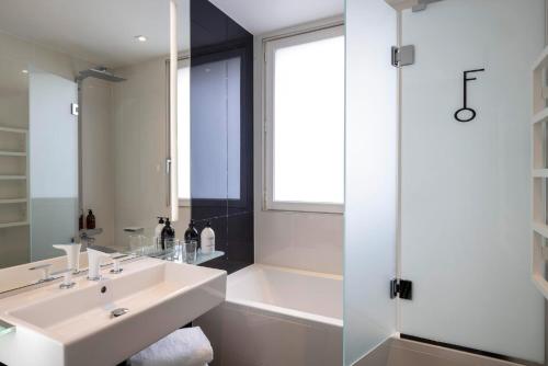 Suite con terraza del hotel Félicien By Elegancia. Foto 10