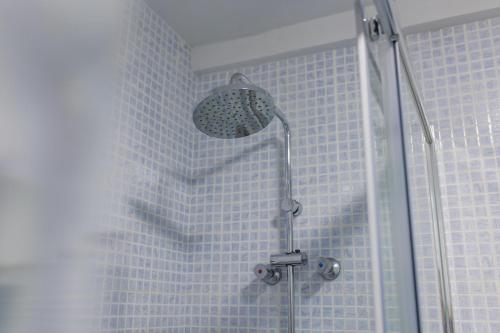 Premier One - Bedroom Apartment with Terrace & Bath Tub (+18) del hotel Servatur Terrazamar Suite and Sun Suite. Foto 6