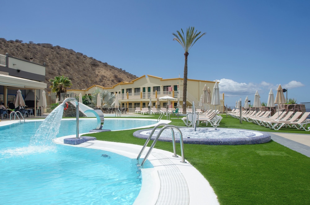 Habitación clásica, balcón, vistas parciales al mar del hotel Natural Park