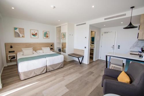 Estudio Balcón o Terraza Premium 2 Camas individuales del hotel Servatur Hartaguna - Adults Only. Foto 3