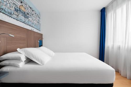 Habitación Doble Estándar - 1 o 2 camas del hotel Eurostars Blue Coruña. Foto 2