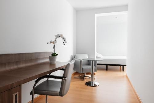 Habitación Doble Estándar - 1 o 2 camas del hotel Eurostars Blue Coruña. Foto 3